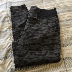 Simply Vera Wang Camo Jeggings